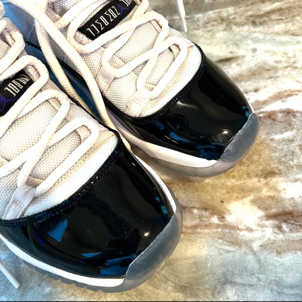 Air Jordan 11 Retro (GS) White/Black-Concord - Picture 3 of 12
